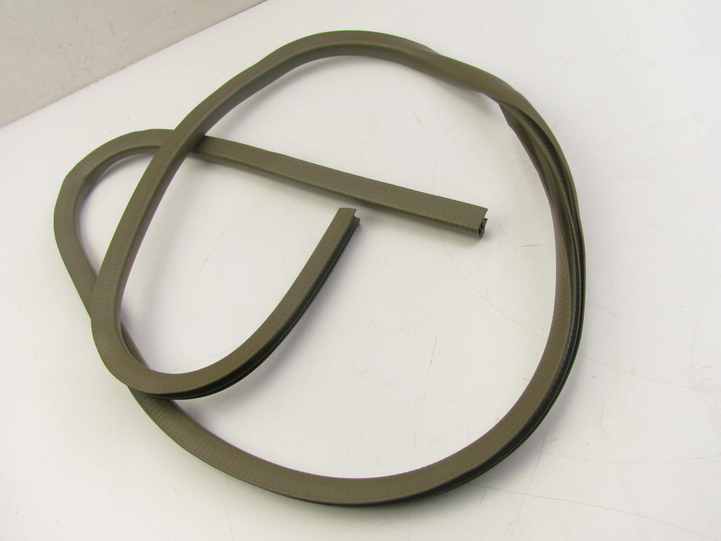 NEW OEM Mazda B25D-68-912-90 FRONT LEFT Door Weatherstrip Seal 99-00 Protege