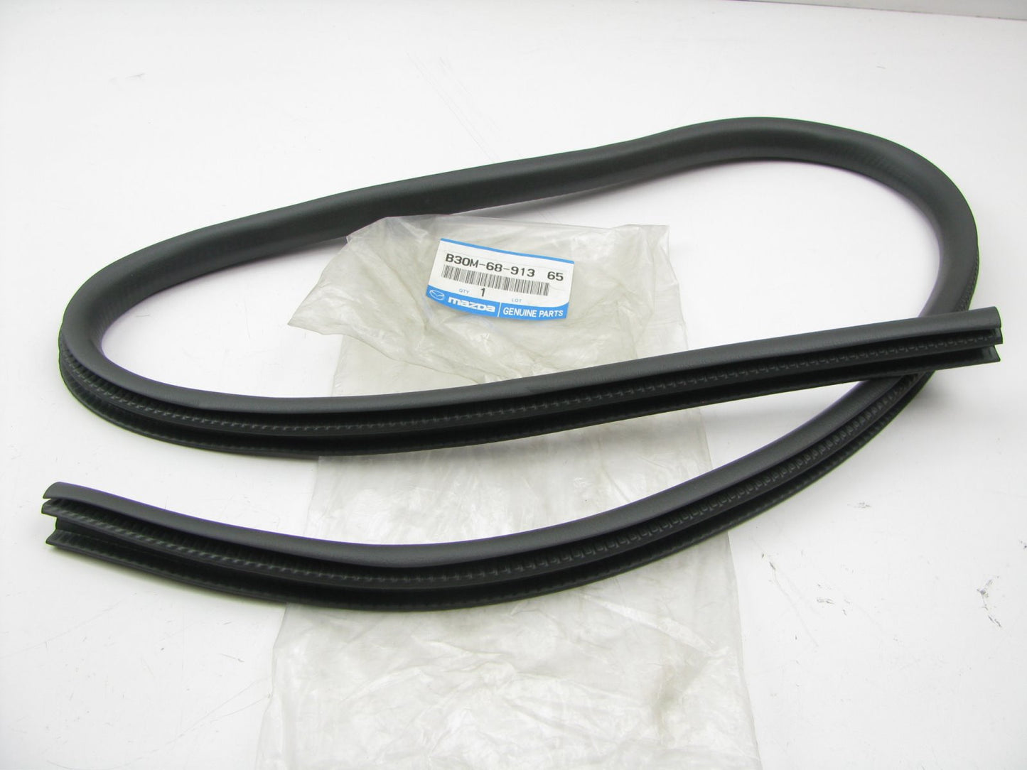 NEW Liftgate Tailgate Hatchback Seaming Welt Seal OEM For Mazda B30M-68-913 65