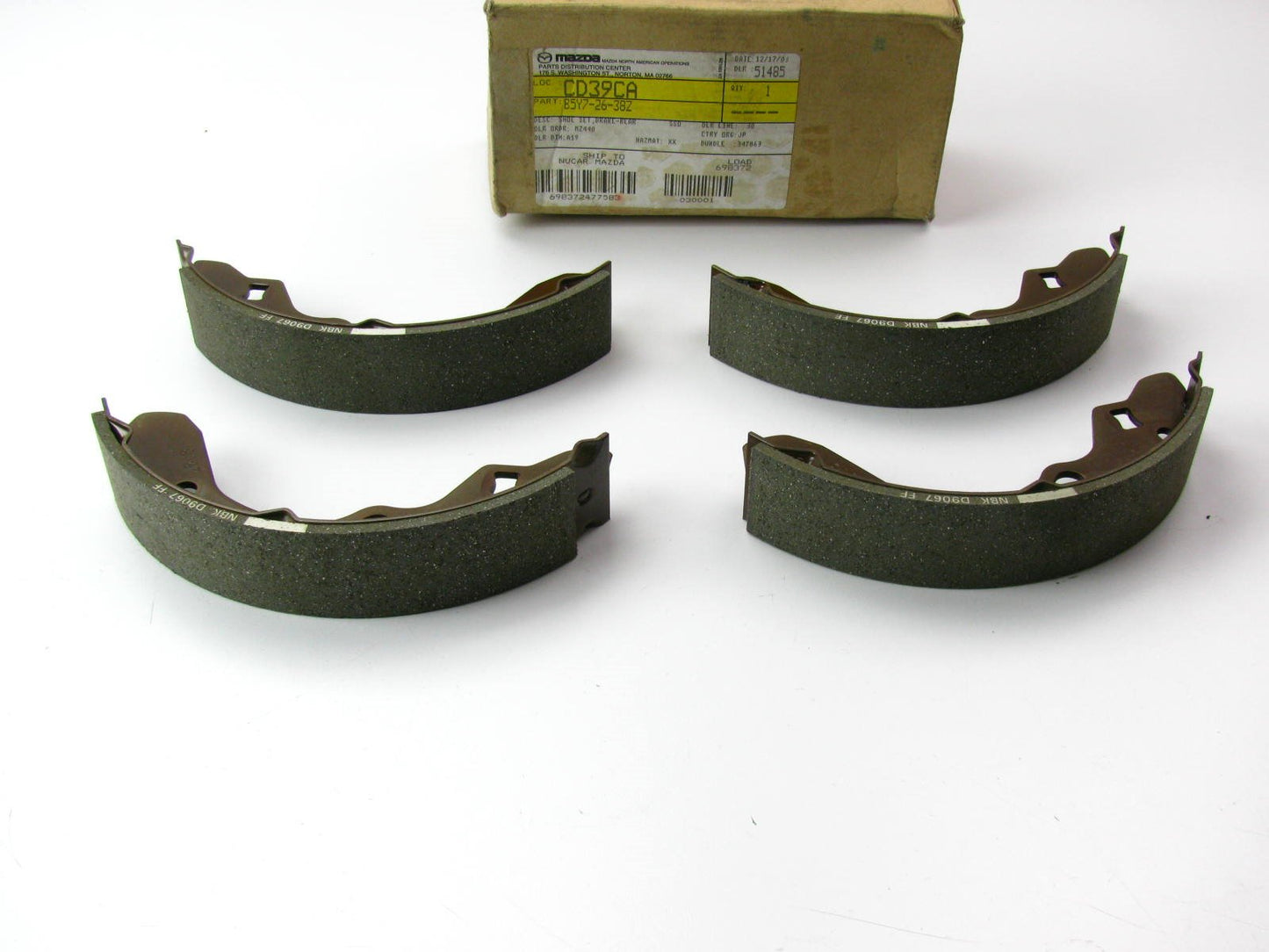 NEW - OEM Genuine REAR Wheel Drum Brake Shoes For Mazda B5Y72638Z