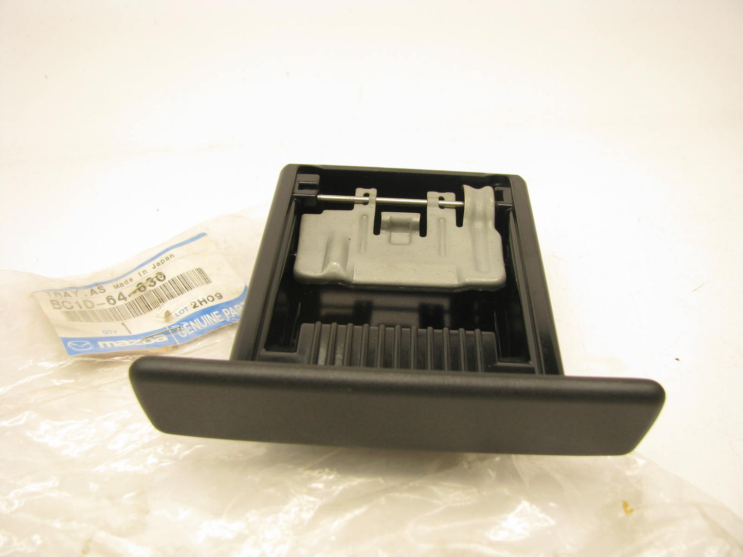 NEW - OEM GENUINE Inner Ashtray Insert 94-96 Mazda MX-3 95-96 Protege BC1D64630