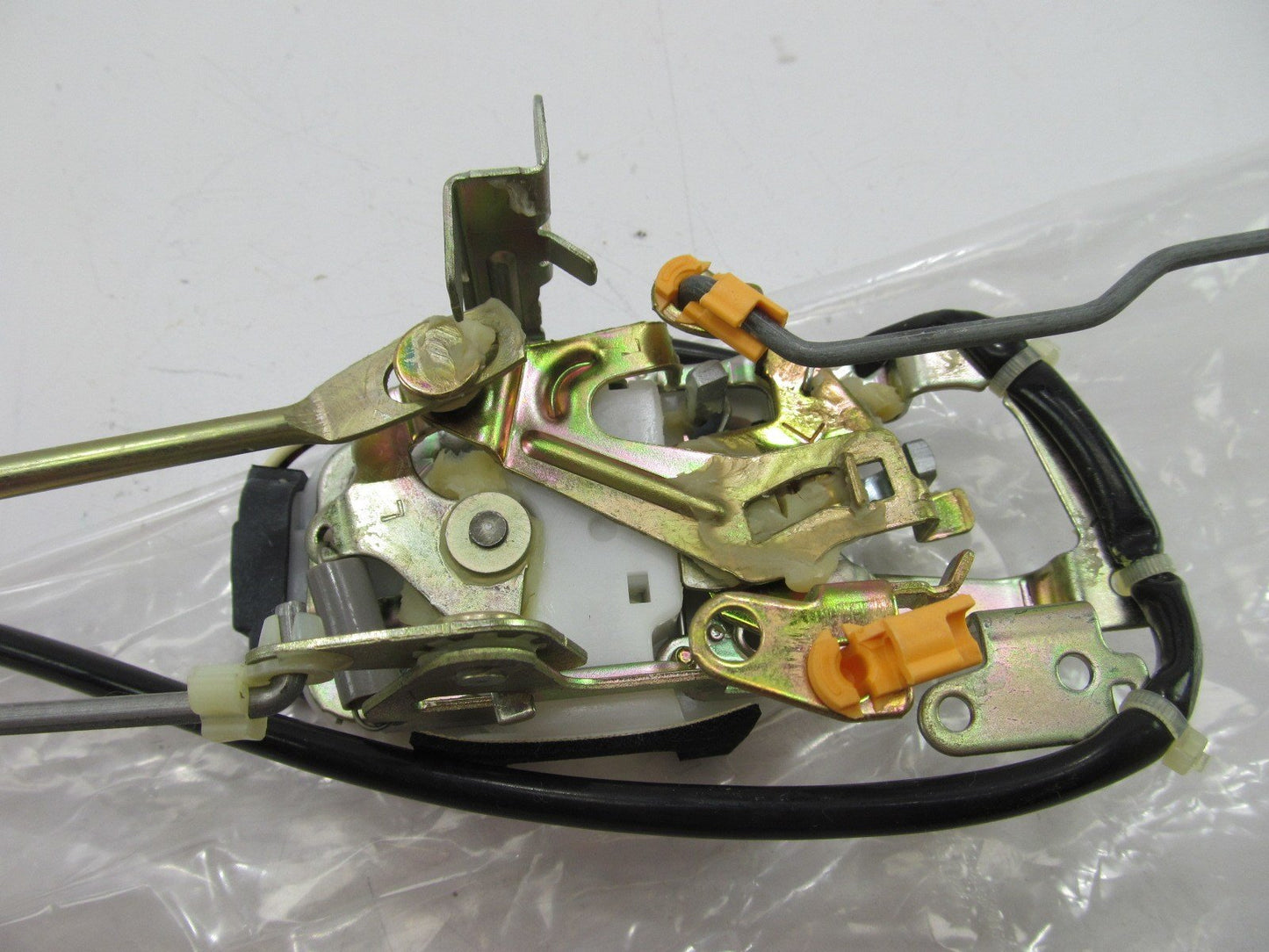 NEW Drivers Front LEFT Door Lock Latch (WITHOUT Power Locks) 1990-1991 MAZDA 323