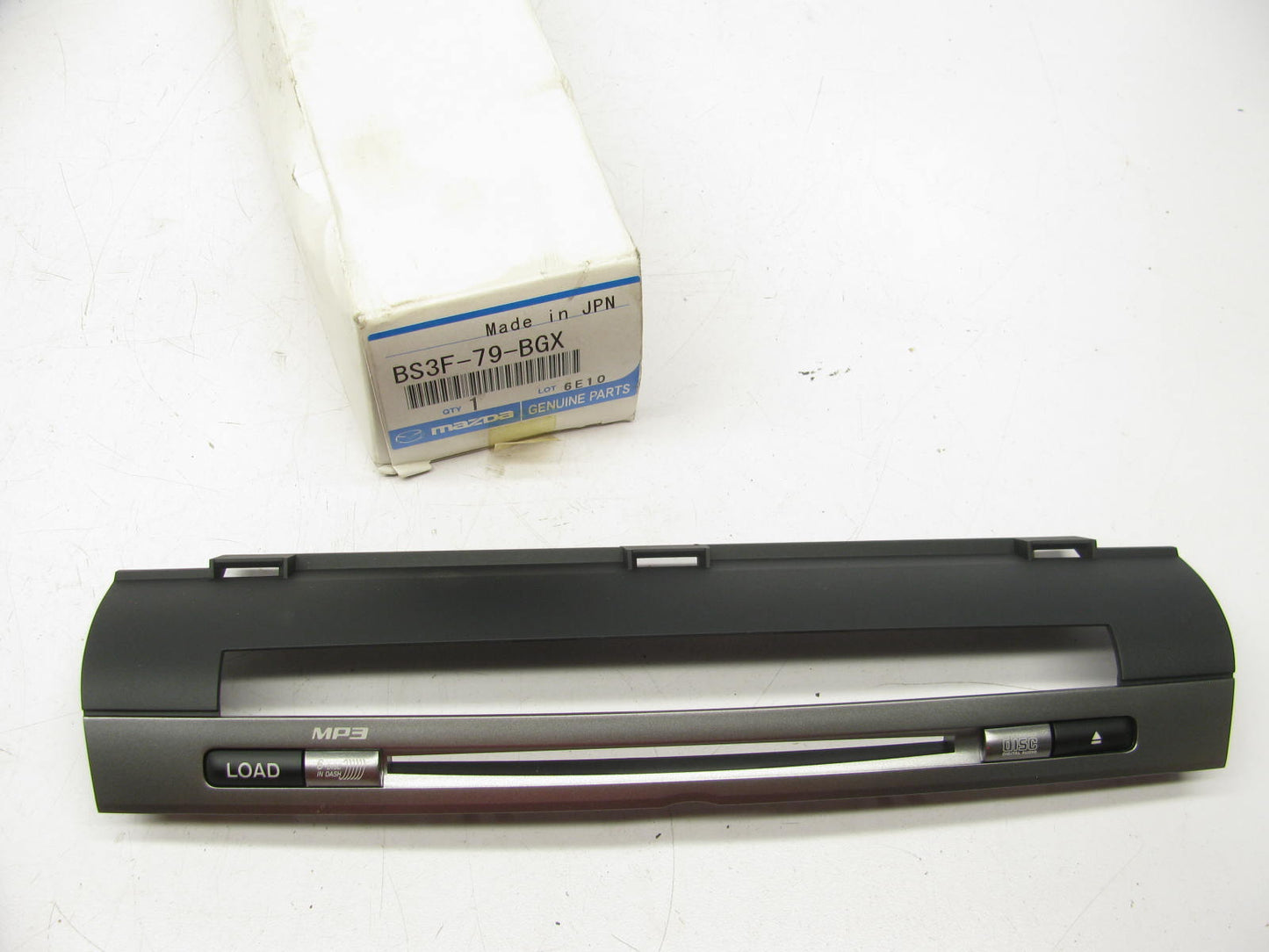 NEW GENUINE SILVER In-Dash CD Changer Trim Face Bezel 2007-08 Mazda 3