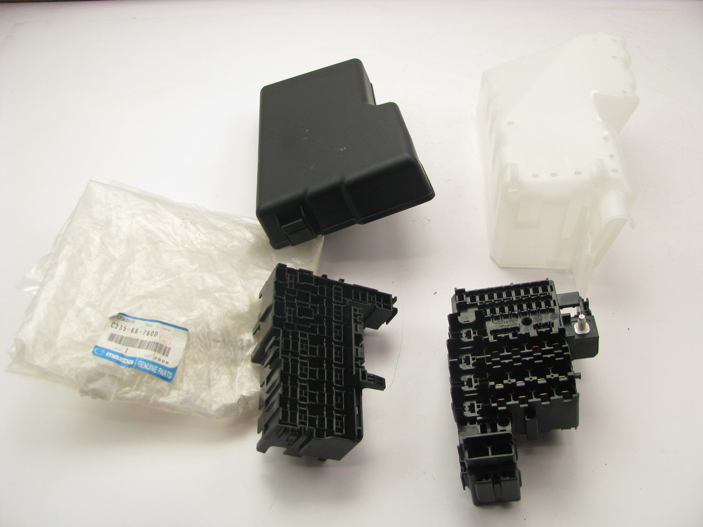 NEW GENUINE OEM Mazda C23566760D Main Relay Fuse Box 06-07 Mazda 5 2.3L I4