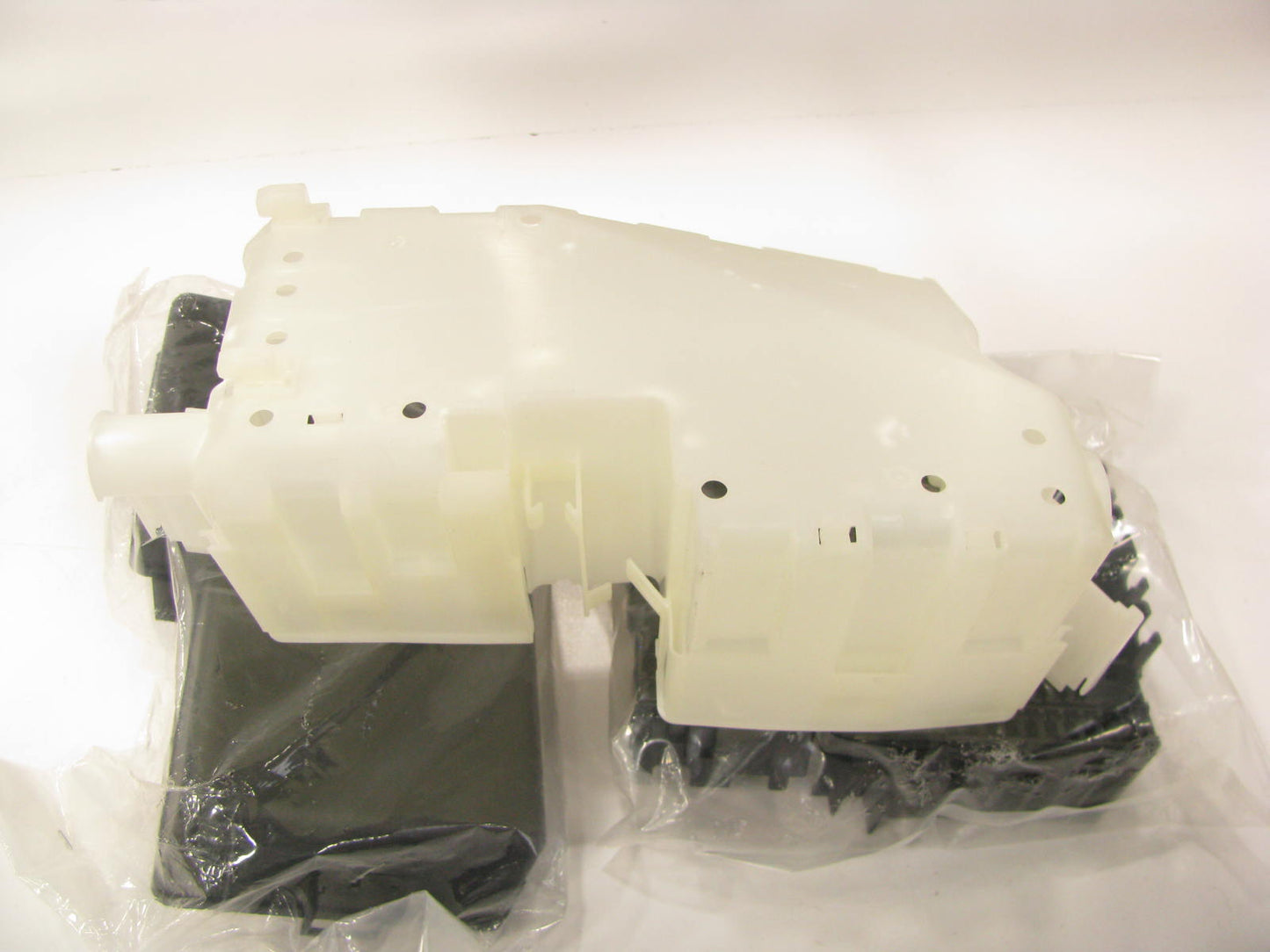 NEW - OEM C270-66-760 Engine Compartment Main Fuse Box 2008-2010 Mazda 5