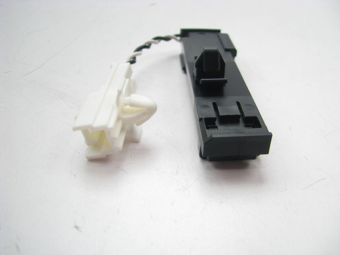 NEW - OEM Mazda C279676N0 Keyless Entry Antenna 2010-13 3 2010-15 CX-9