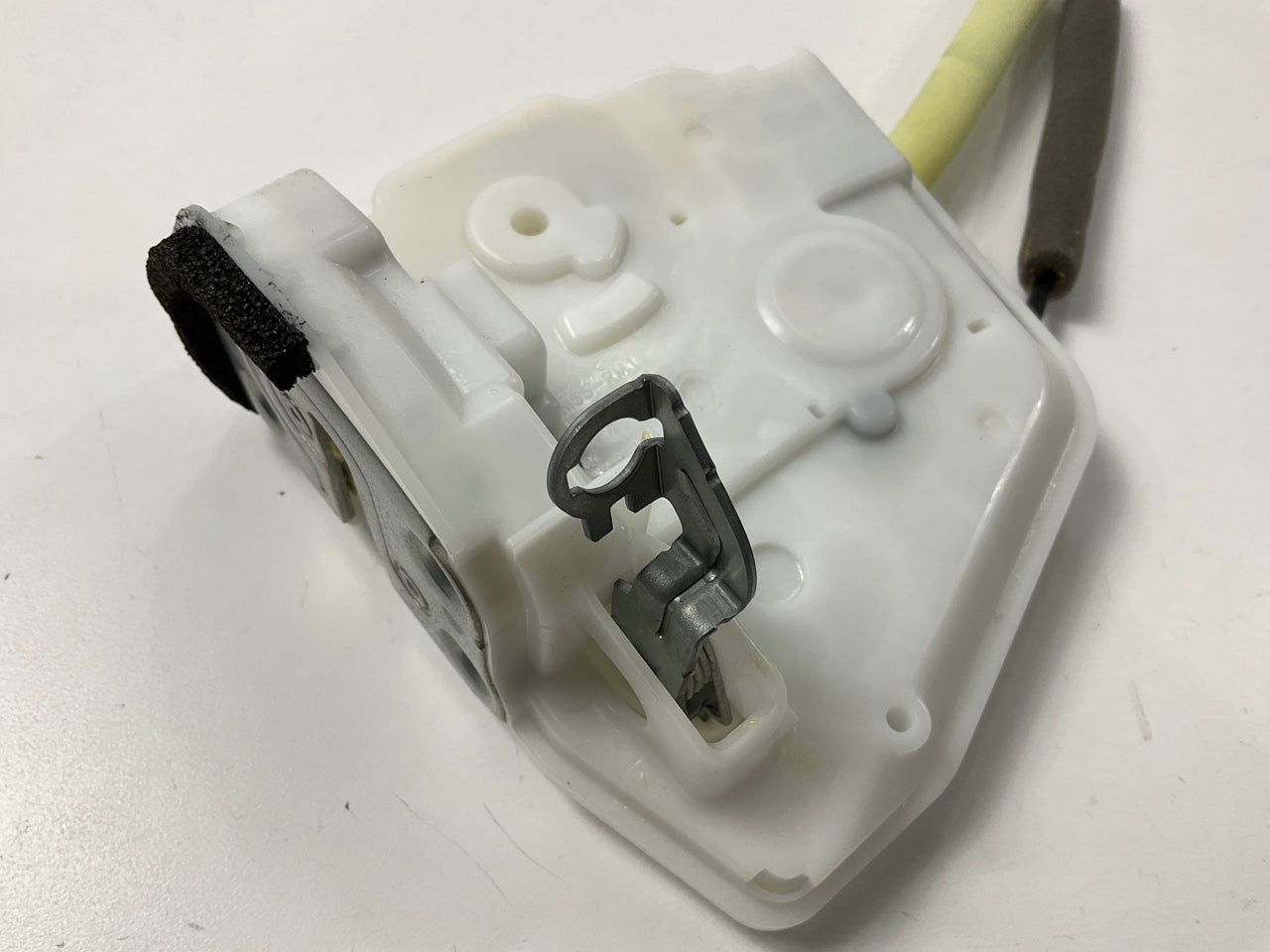 NEW OEM 2011-2014 Mazda 2 Front Right Passenger Side Door Lock Latch DB1T-58-310