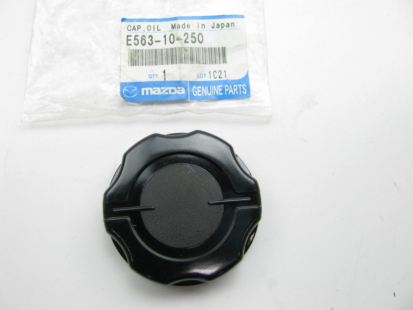 New Genuine Engine Oil Filler Cap OEM For 1985 Mazda GLC E56310250