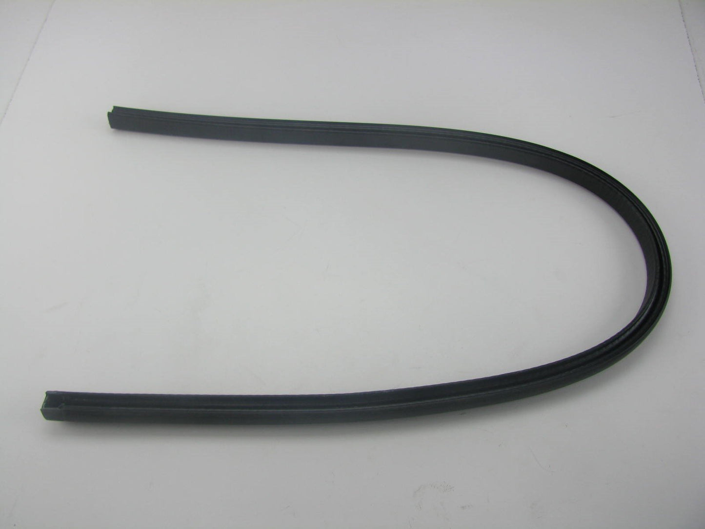 New REAR LEFT Door Weatherstrip Seal  OEM For 2005 Mazda Tribute EC025976YB