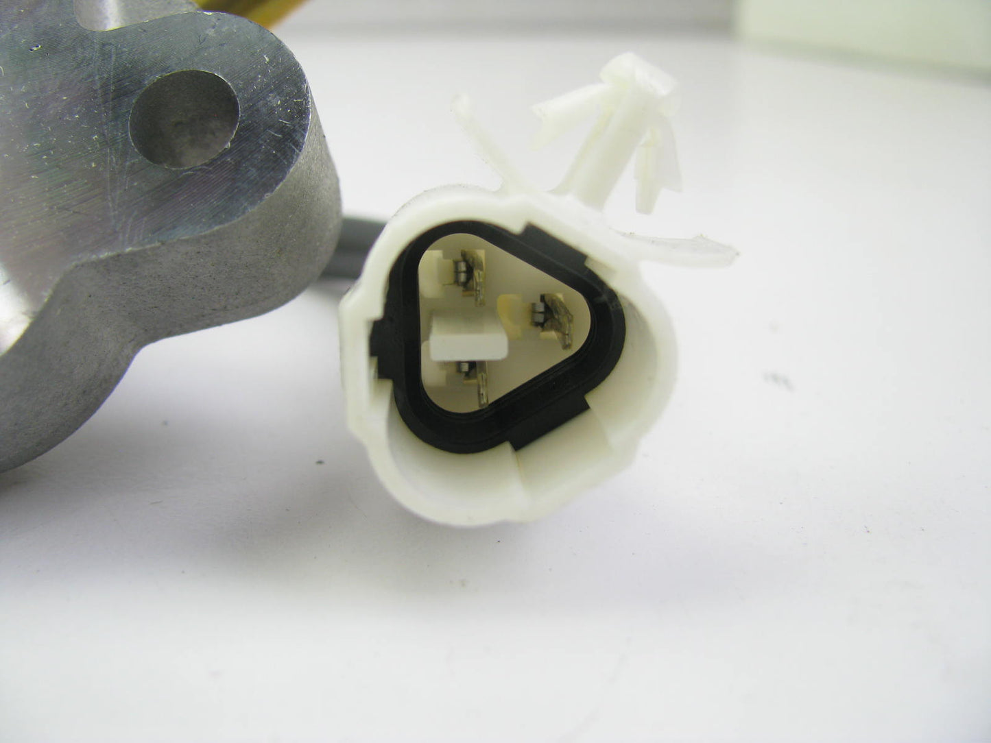 NEW GENUINE EGR Valve OEM 90-92 Mazda 626 MX-6 F203-20-300B-9U