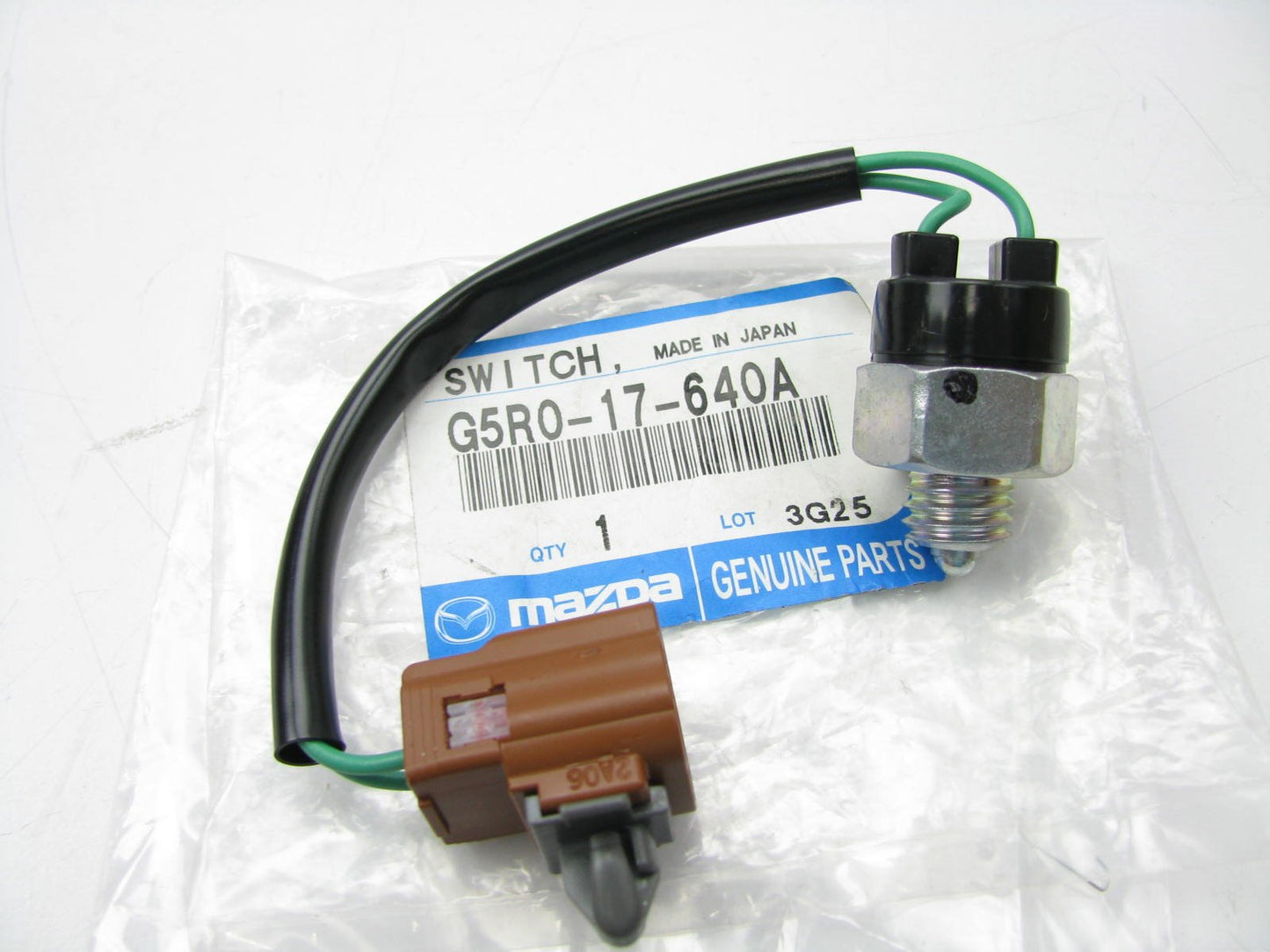 NEW GENUINE Back Up Lamp Switch OEM For 2001-04 Mazda Tribute 4WD MANUAL TRANS.