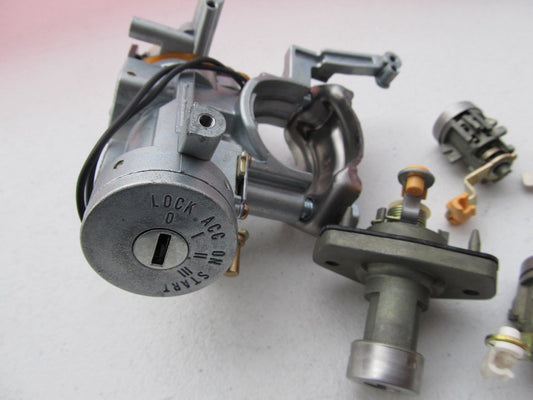 NEW - OEM Mazda GD7F-09-010C Complete Lock Cylinder & Key Set 1998-1999 626 A/T
