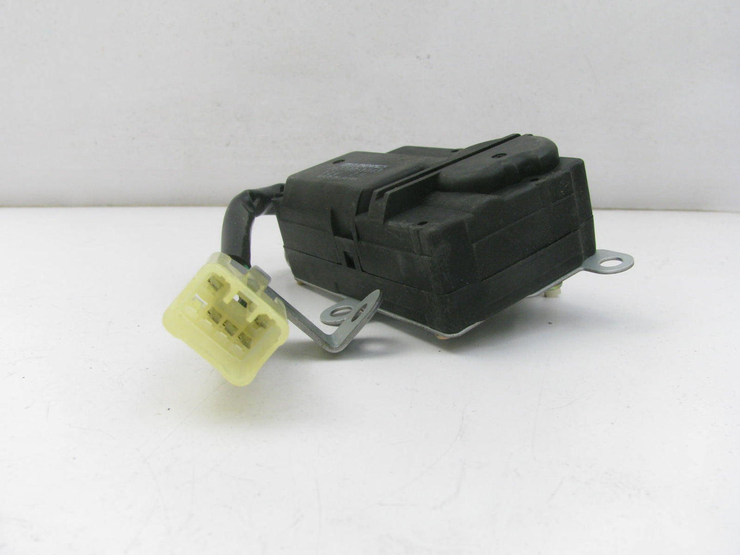 NOS - OEM Mazda GJ22-61-A60 Heater Blend Door Actuator - DENSO # 063700-1043