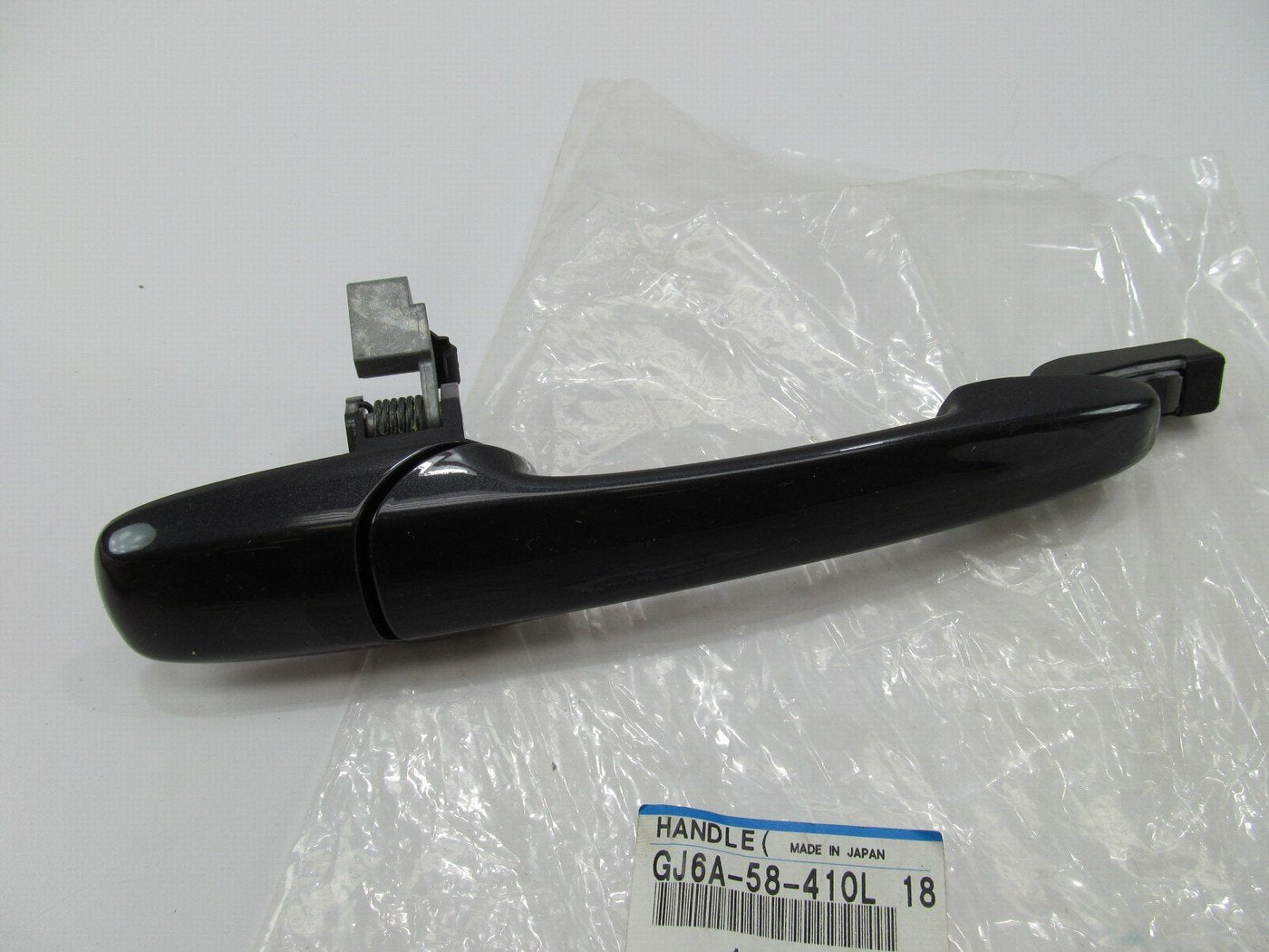 NEW GENUINE OEM Mazda GJ6A58410L18 Exterior Right Passengers Door Handle