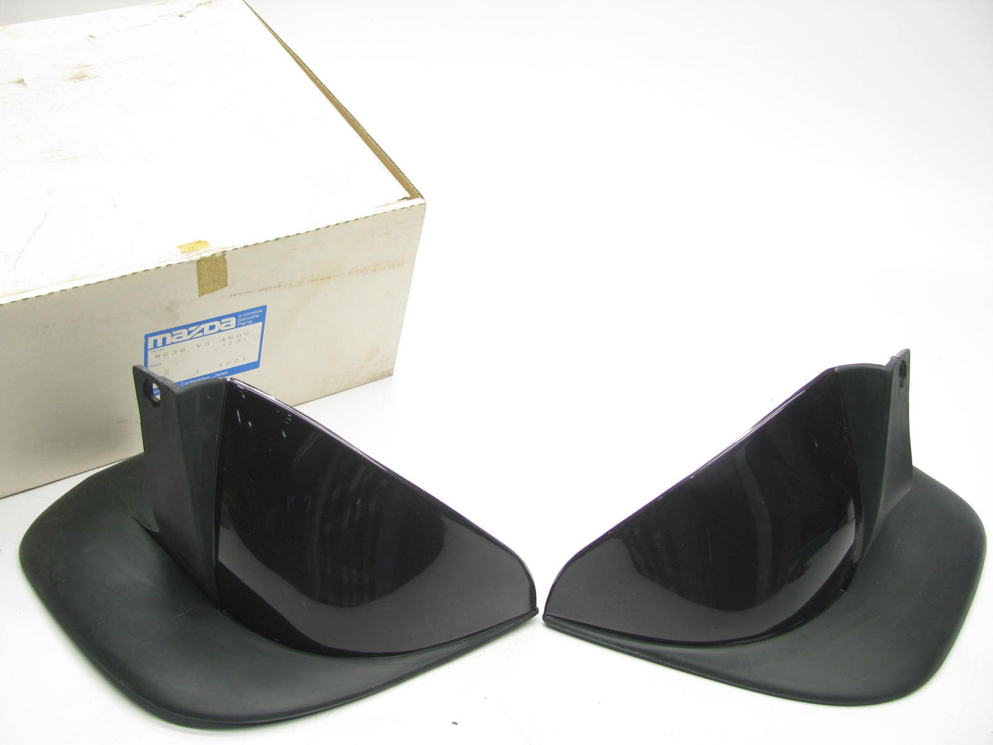 NEW GENUINE HG30-V3-460G-13 Rear Splash Guards OEM For 1992-1994 Mazda 929