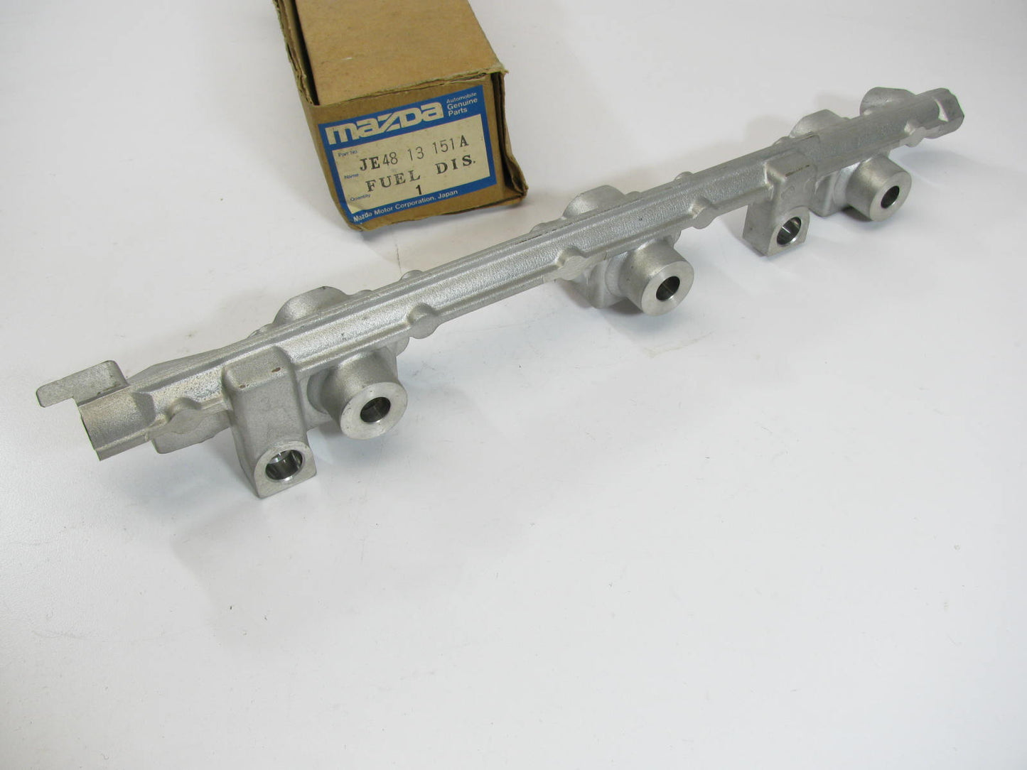 NEW GENUINE OEM Mazda JE48-13-151A RIGHT Fuel Rail 1992-1995 Mazda 929 3.0L V6