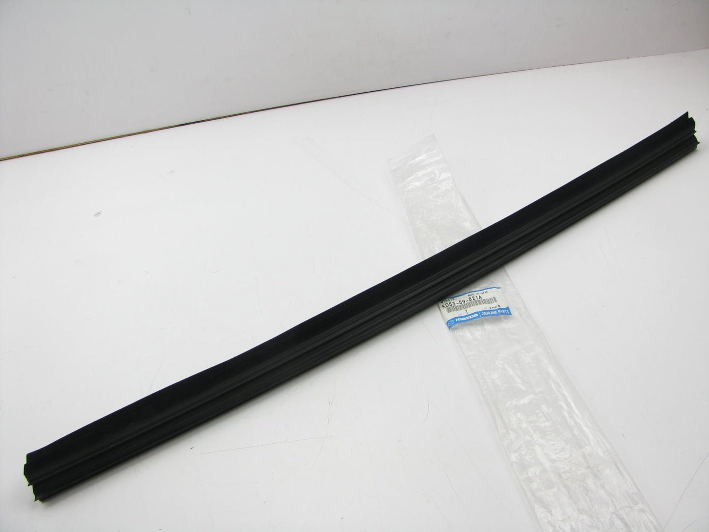 NEW GENUINE OEM Front Left Drivers Side Door Belt Weatherstrip Seal 2013-15 CX-5
