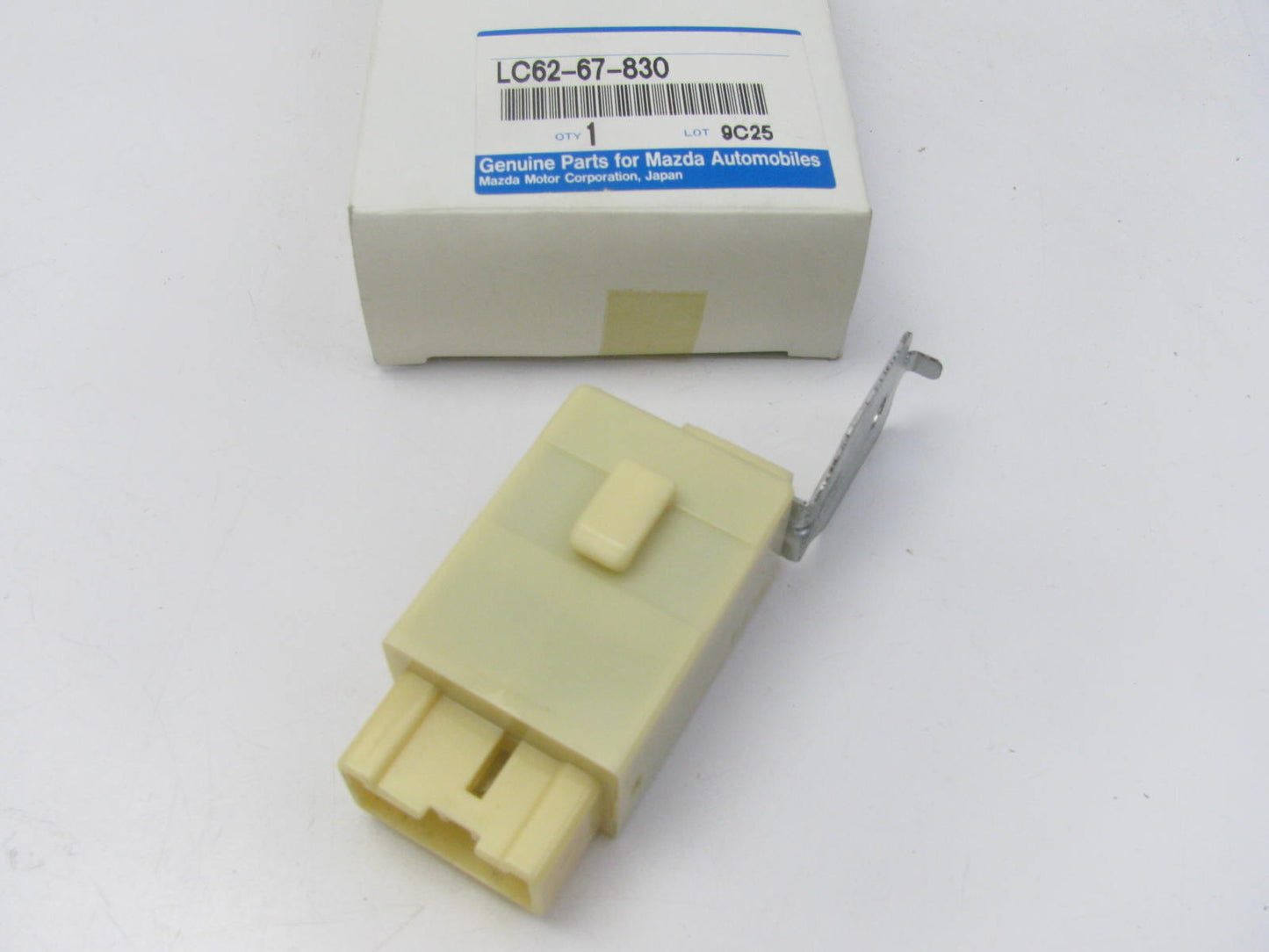 New Genuine Door Lock Timer Relay OEM For 2000-2006 Mazda MPV LC6267830