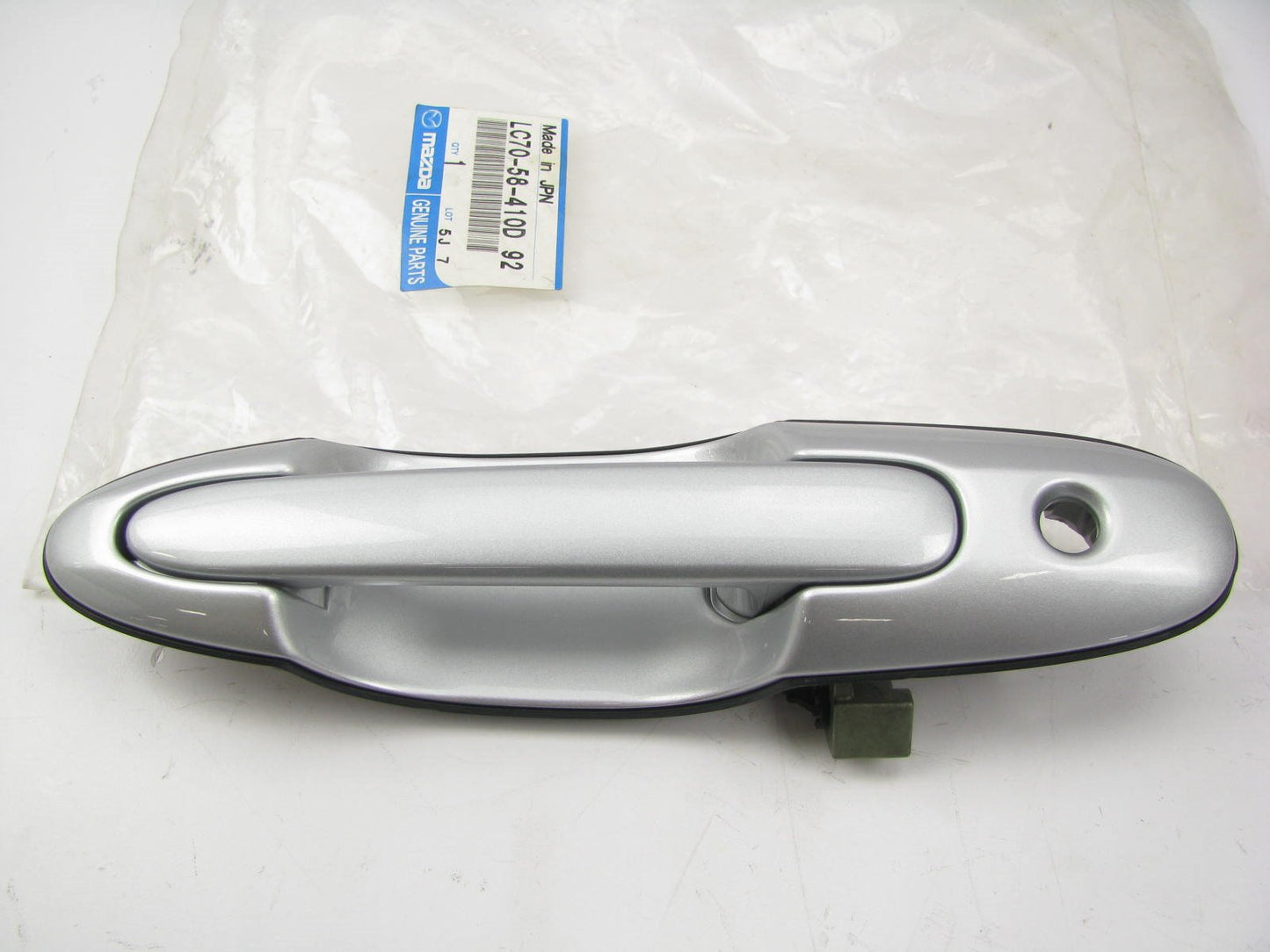 New Genuine OEM Mazda LC7058410D92 FRONT RIGHT Exterior Door Handle 00-01 MPV