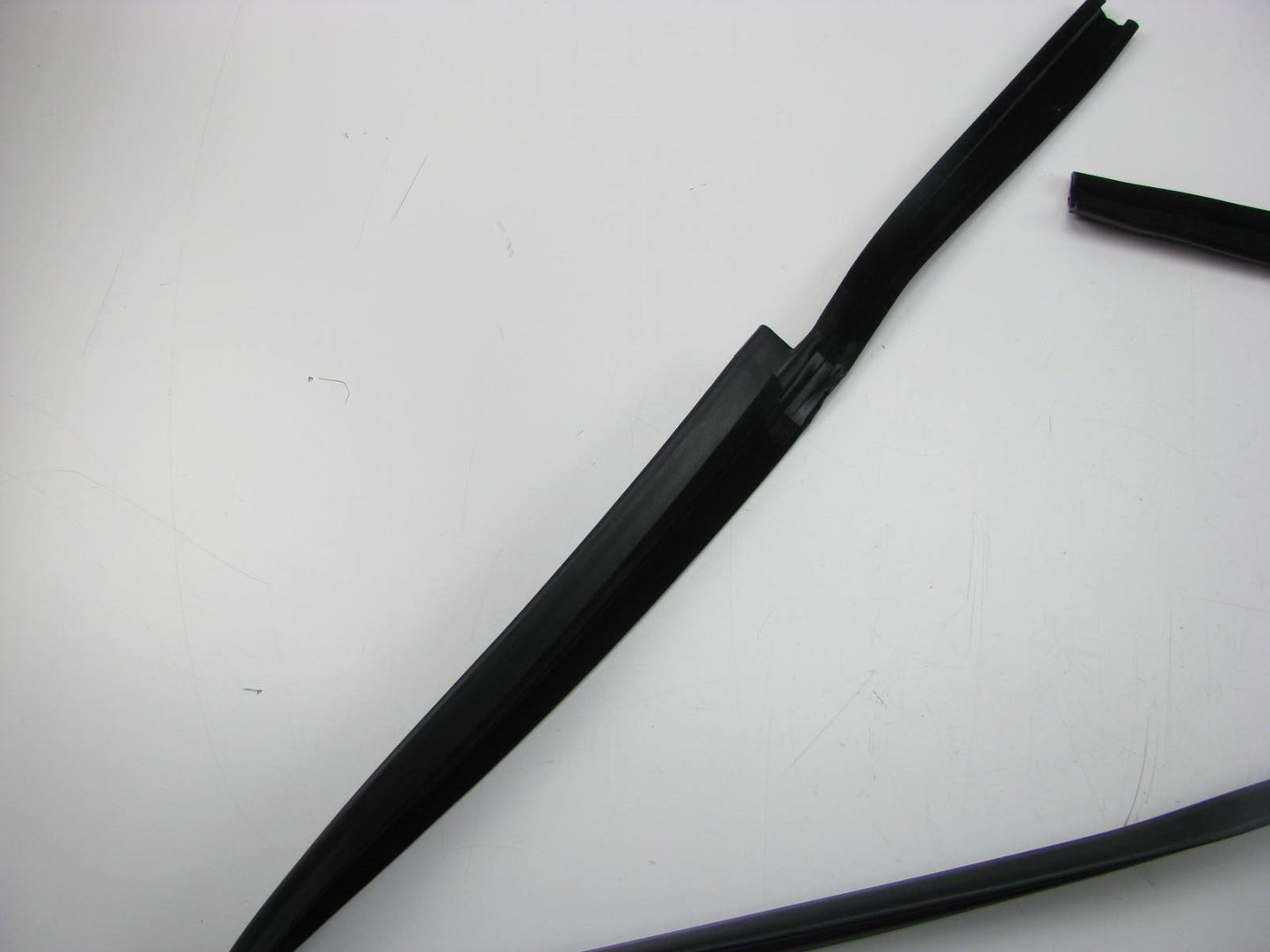 New Front Right Glass Run Channel Weatherstrip Seal OEM 1996-2002 Millenia