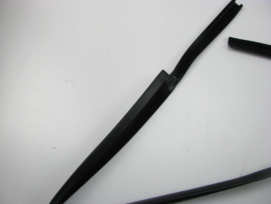 New Front Right Glass Run Channel Weatherstrip Seal OEM 1996-2002 Millenia