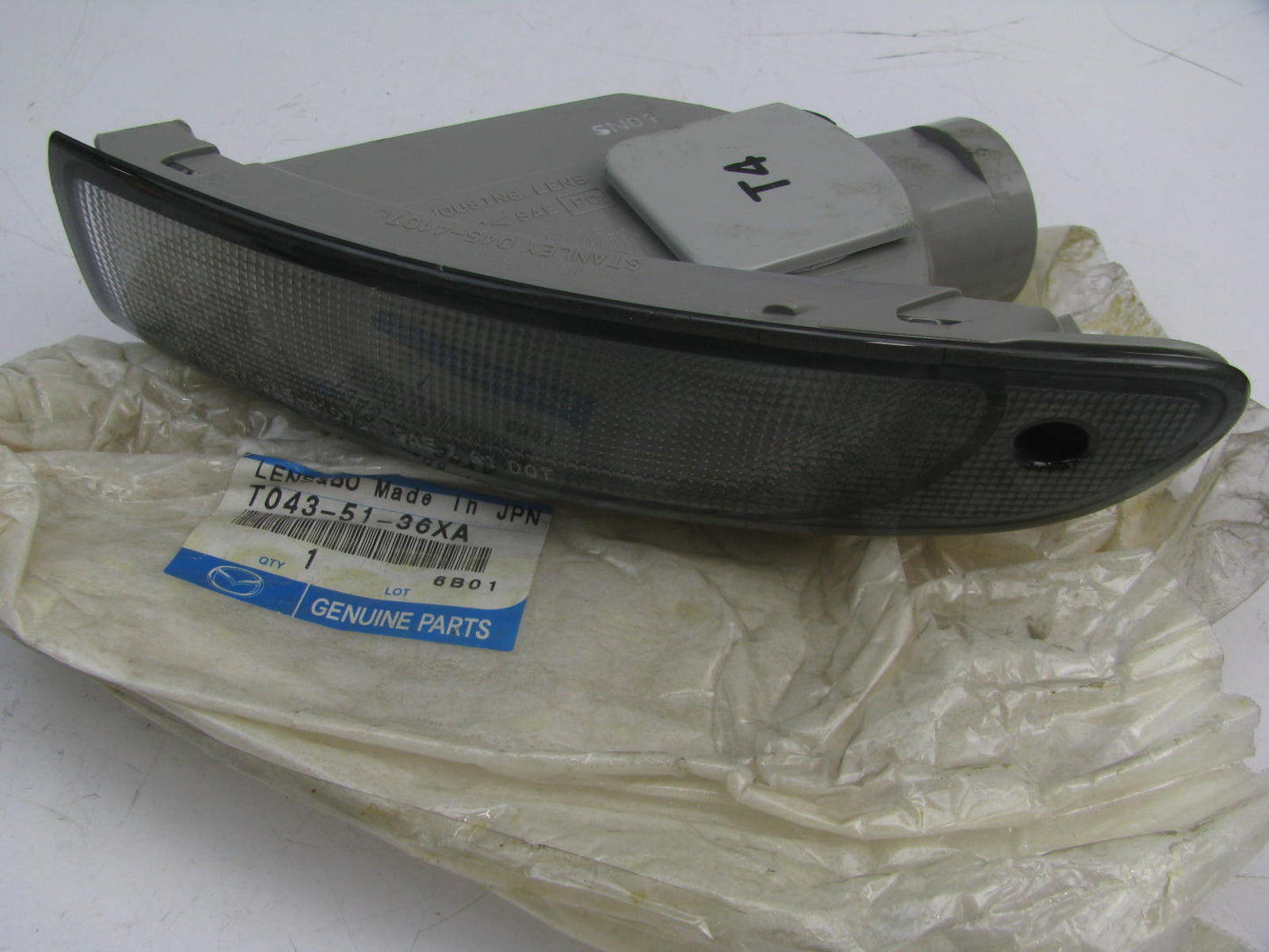 NEW - OEM Mazda T043-51-36XA Front Left Bumper Side Marker Light 99-00 Millenia