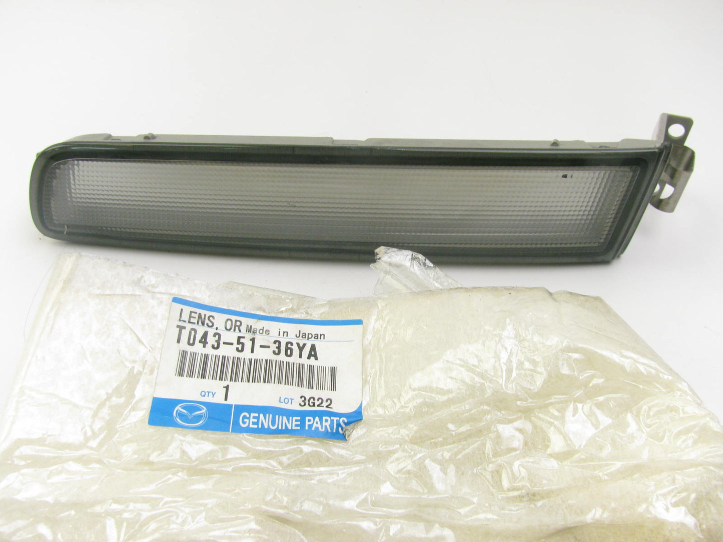 NEW - OEM Mazda T043-51-36YA Front Left Side Reflector 1999-2000 Millenia