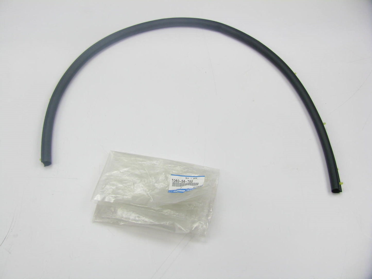 New Genuine Hood FRONT Weatherstrip Seal OEM For 01-02 Mazda Millenia T06056750
