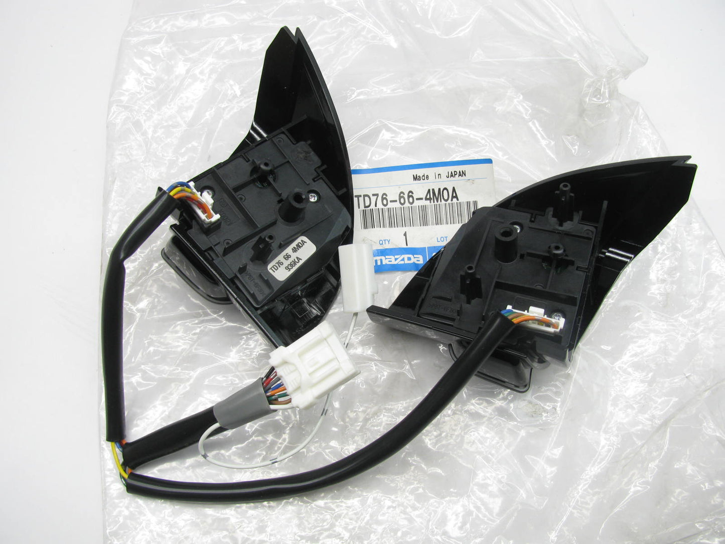 COSMETIC DAMAGE - NEW - OEM Mazda Steering Radio Volume / Cruise Control Switch