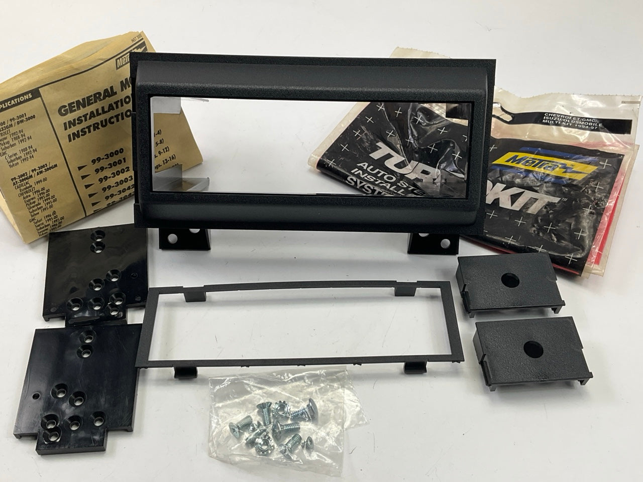 Metra 99-3043 Single DIN Radio Stereo Installation Kit