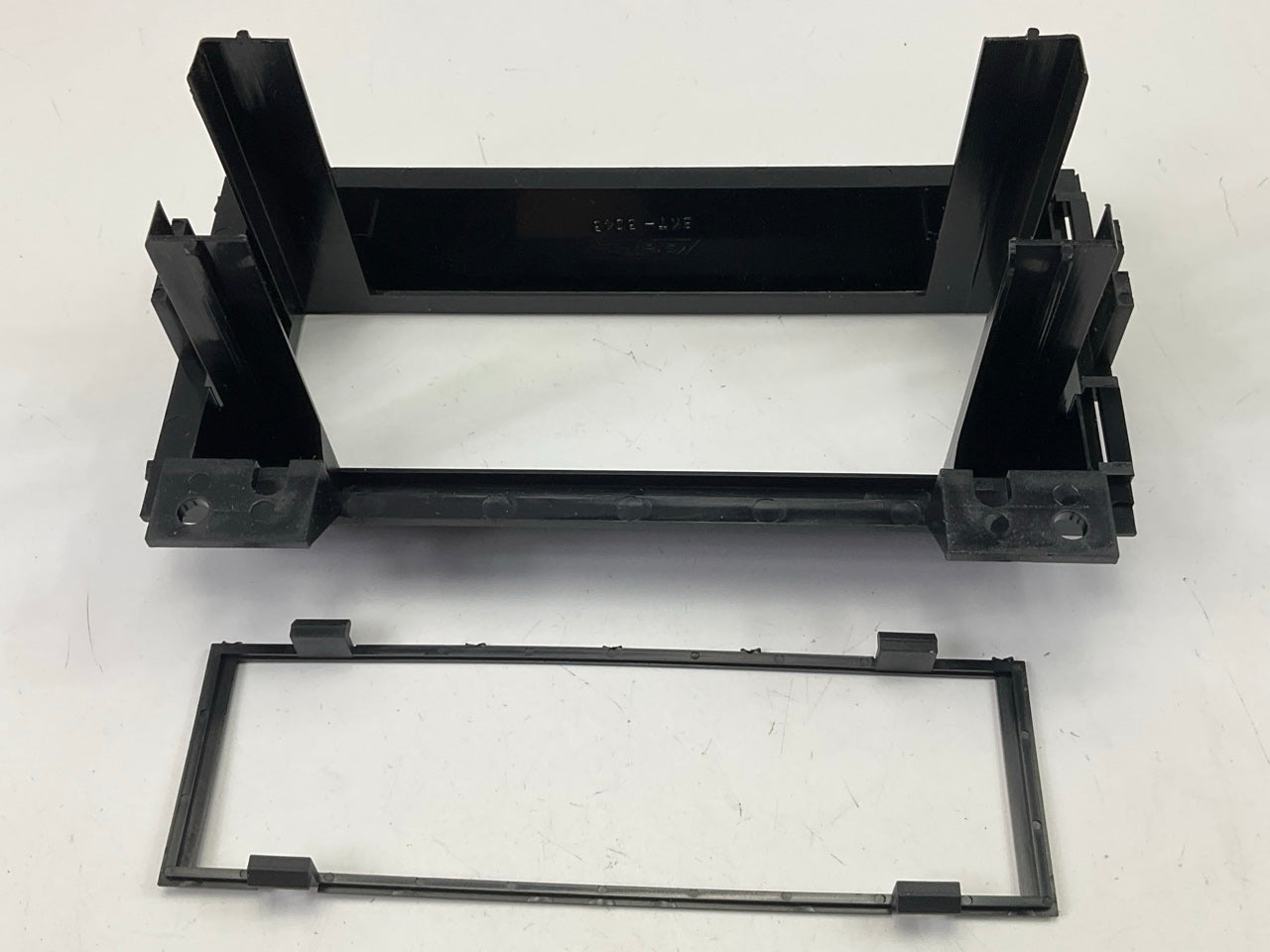 Metra 99-3043 Single DIN Radio Stereo Installation Kit