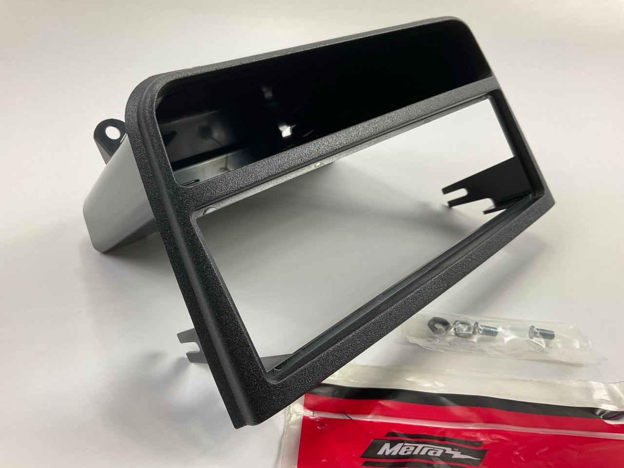 Metra 99-3105 1 DIN Car Stereo Radio Mount Dash Kit - 1995-1999 Saturn S Series