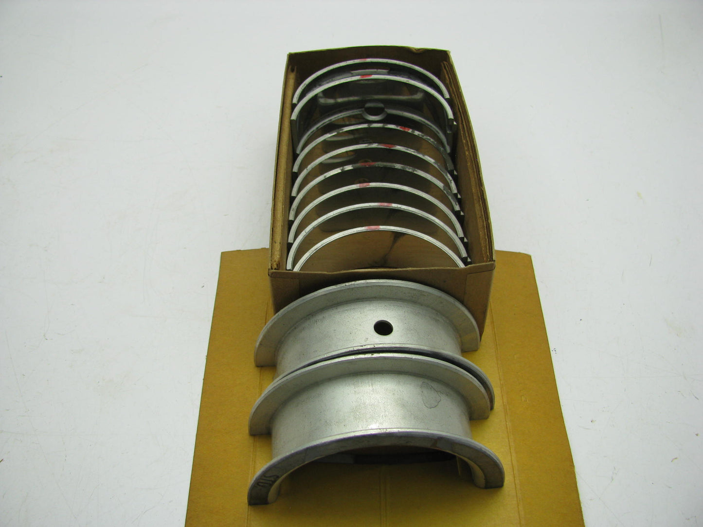 Michigan R1042T Main Bearings - Standard For 1956-1973 Chrysler 273 318-V8