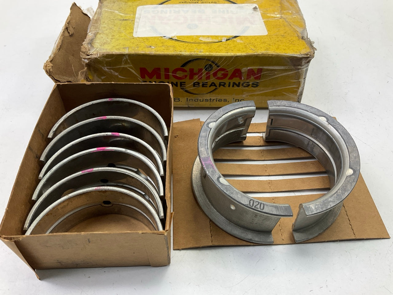 Michigan R752-020 Engine Main Bearings .020'' 1948-1953 Chevrolet 216 235-L6