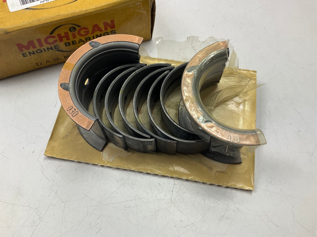 Michigan R796P-030 Main Bearings .030'' For 1939-1953 Chrysler 218 241 251 265