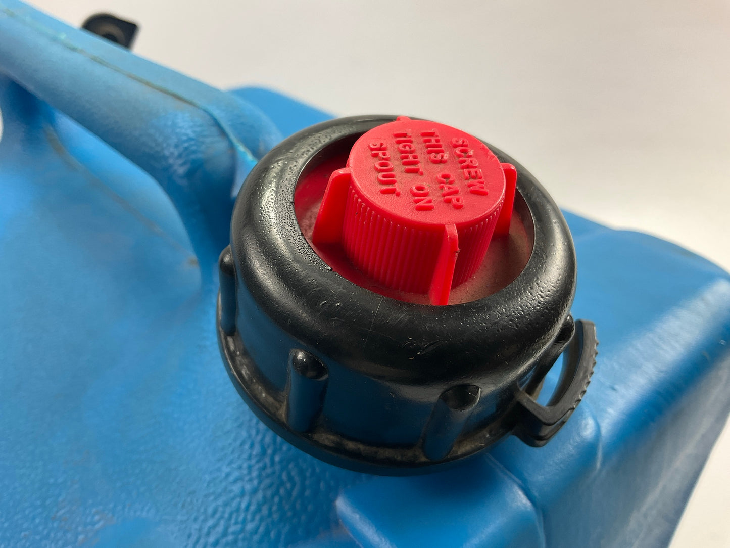 Midwest Can 7500 5-gallon Blue Plastic Kerosene Fuel Can