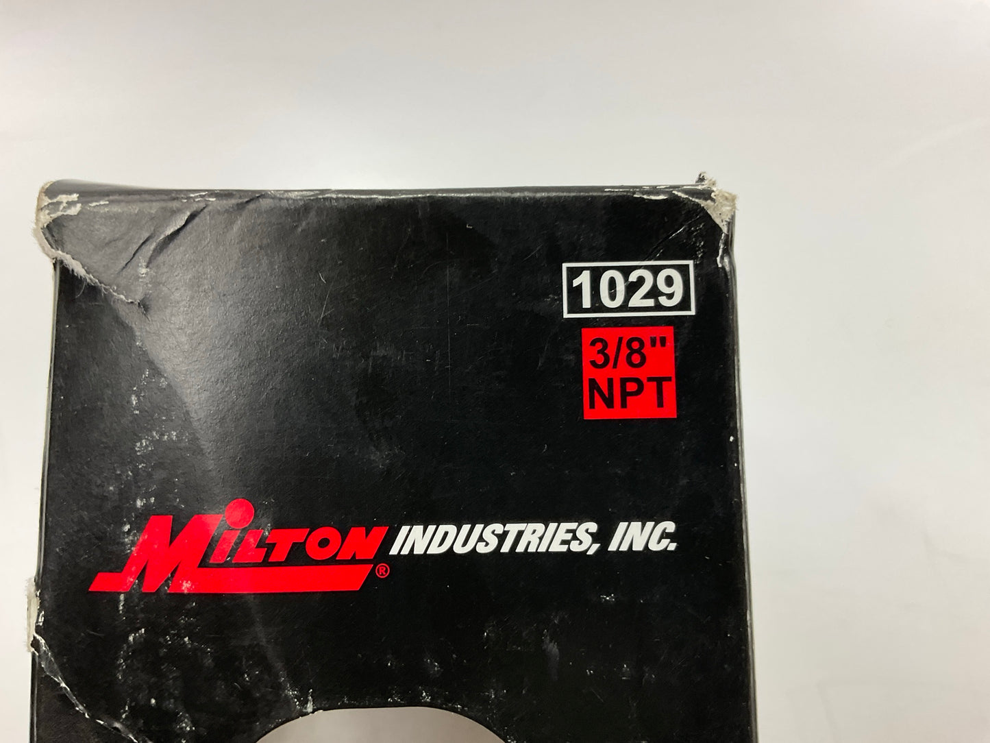 Milton 1029 3/8'' Pneumatic Compressed Air Polycarbonate Precision Lubricator