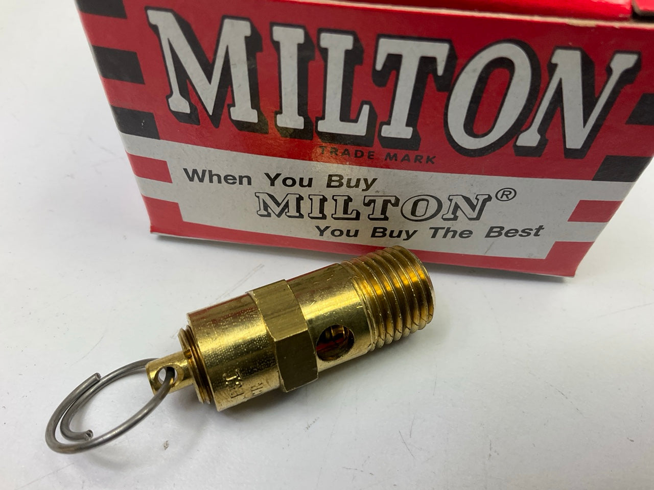 Milton 1095-125 Non-Code Safety Relief Valve 1/4'' Male NPT 125 PSI