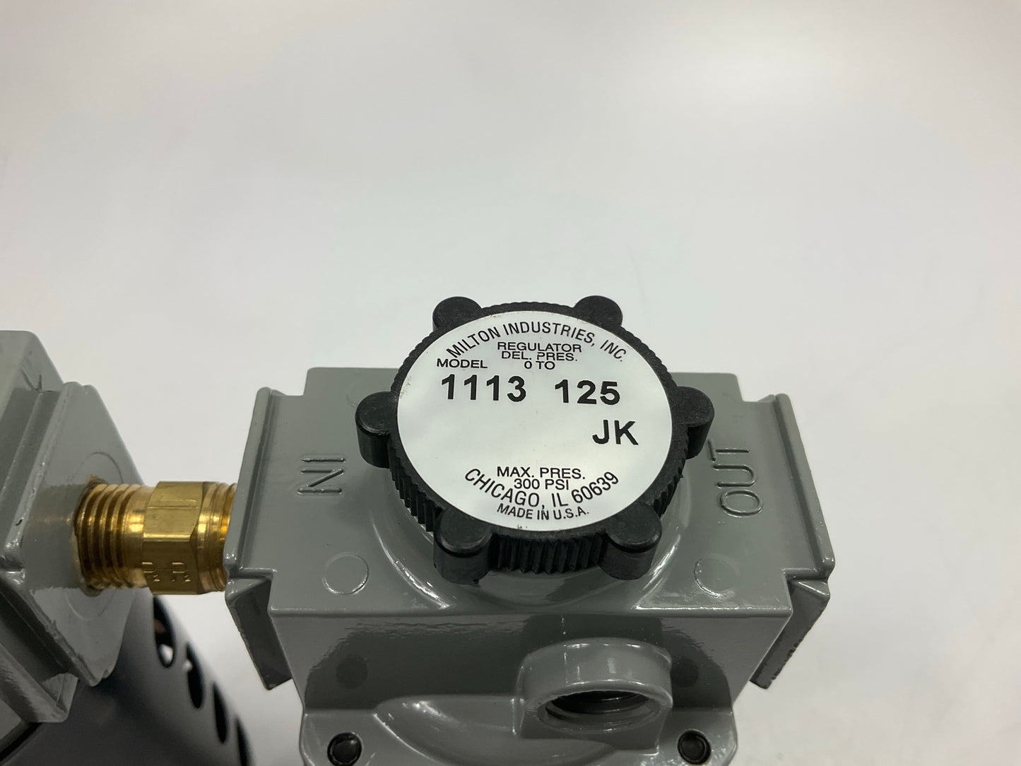 Milton 1106 Deluxe Polycarbonate FR Duo 1/4'' NPT Air Regulator & Filter Combo