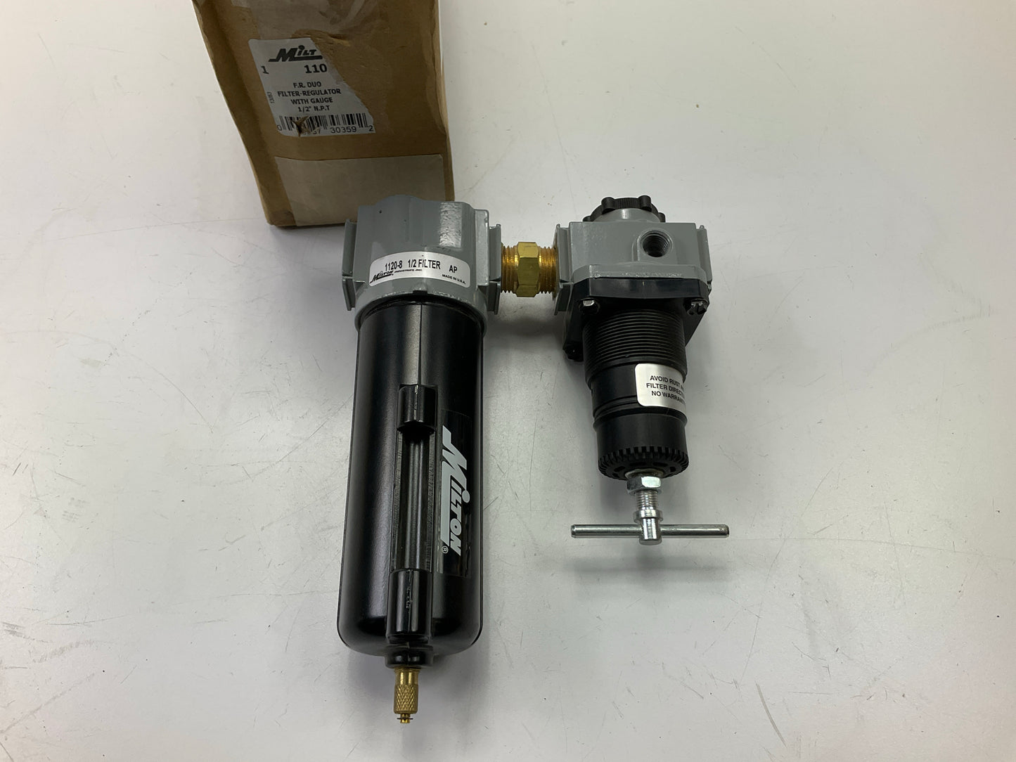 MISSING THE GAUGE - Milton 1108 1/2'' Filter And Air Regulator Duo, Black