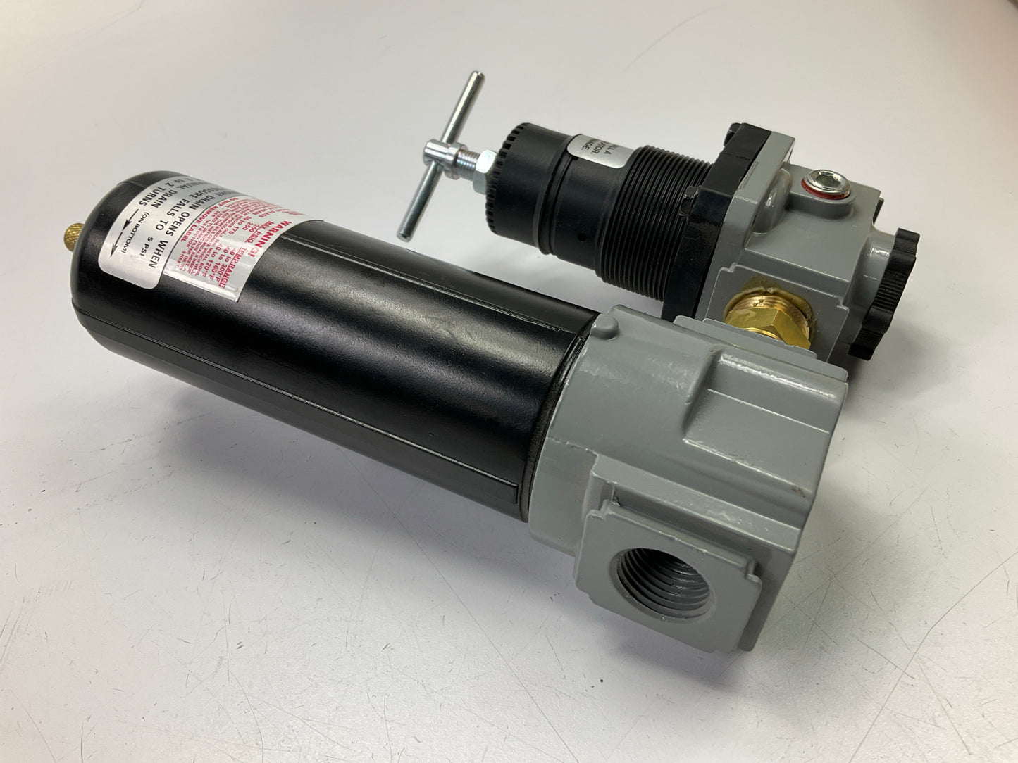 MISSING THE GAUGE - Milton 1108 1/2'' Filter And Air Regulator Duo, Black