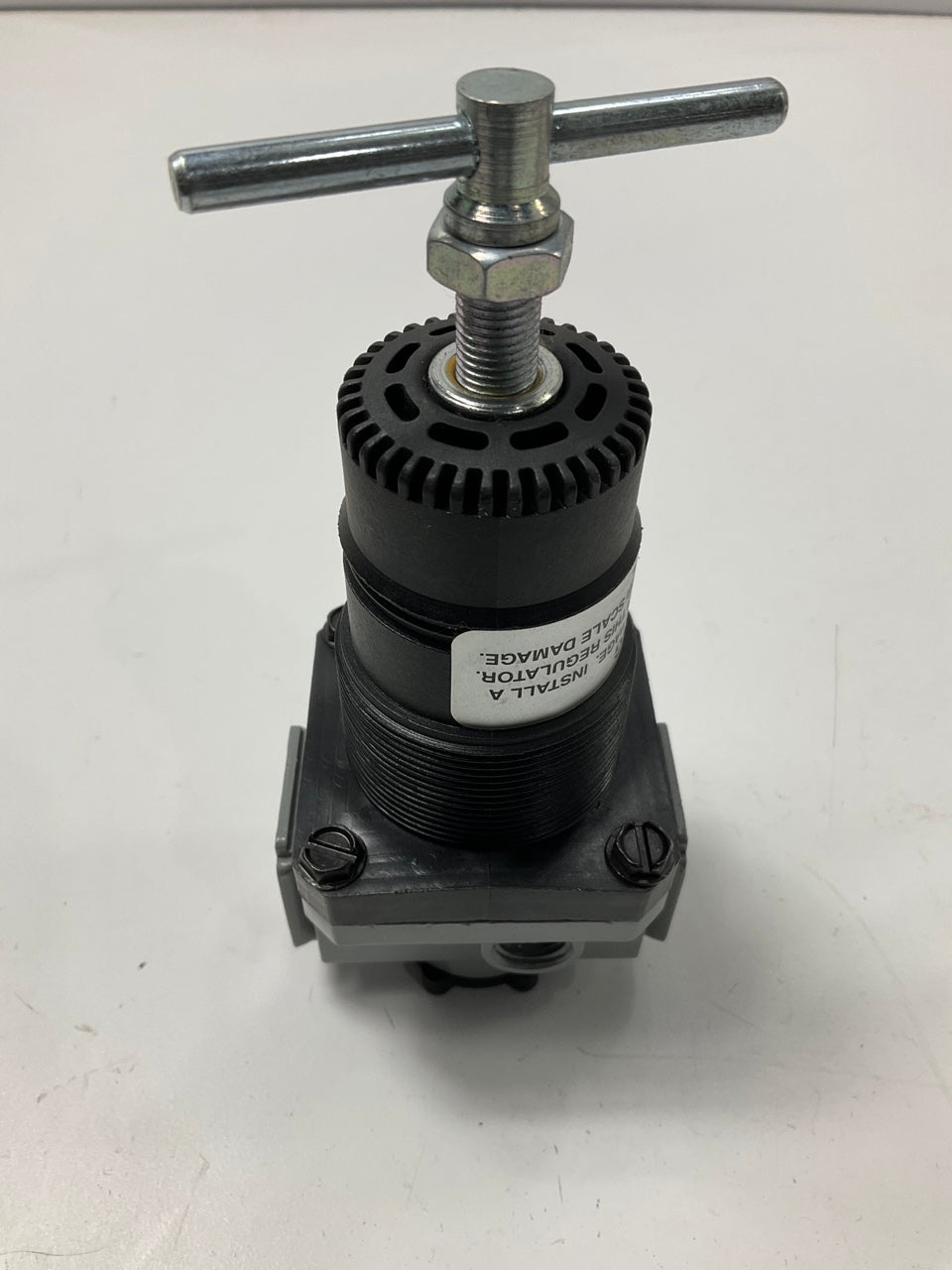 Milton 1113  1/4'' NPT Standard Pressure Air Regulator