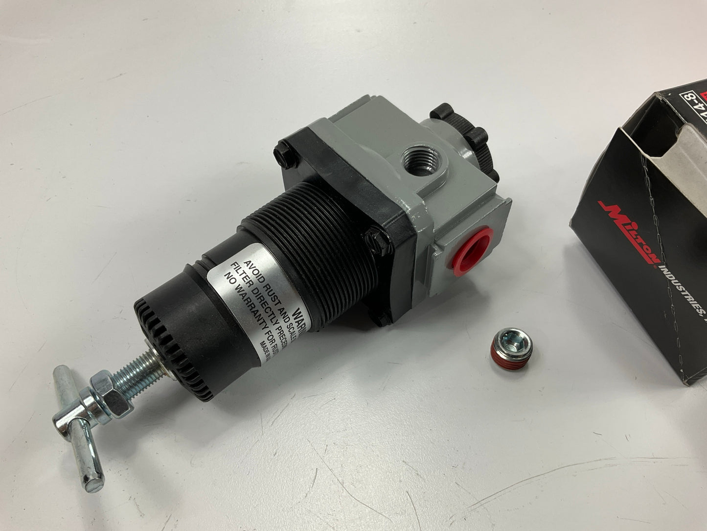 Milton 1114-8 3/8'' NPT High Pressure FRL Air Regulator