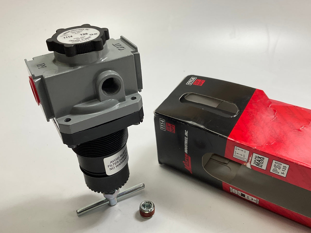 Milton 1114 3/8'' NPT Standard Pressure Air Regulator