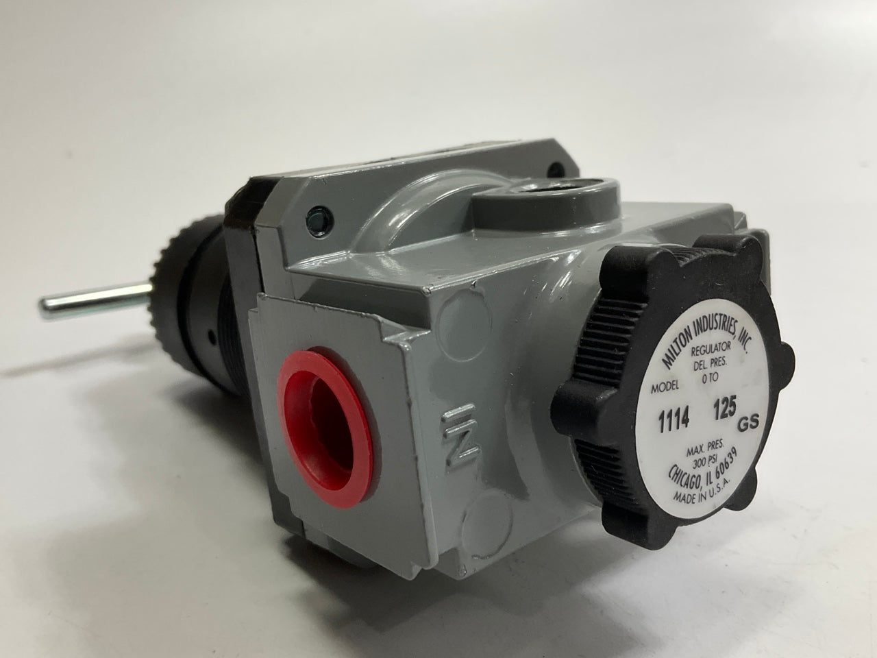 Milton 1114 3/8'' NPT Standard Pressure Air Regulator