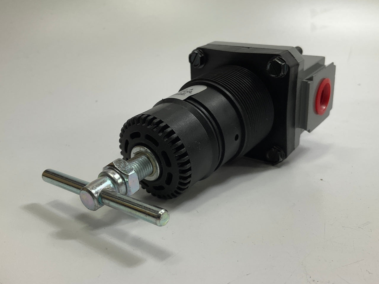 Milton 1114 3/8'' NPT Standard Pressure Air Regulator