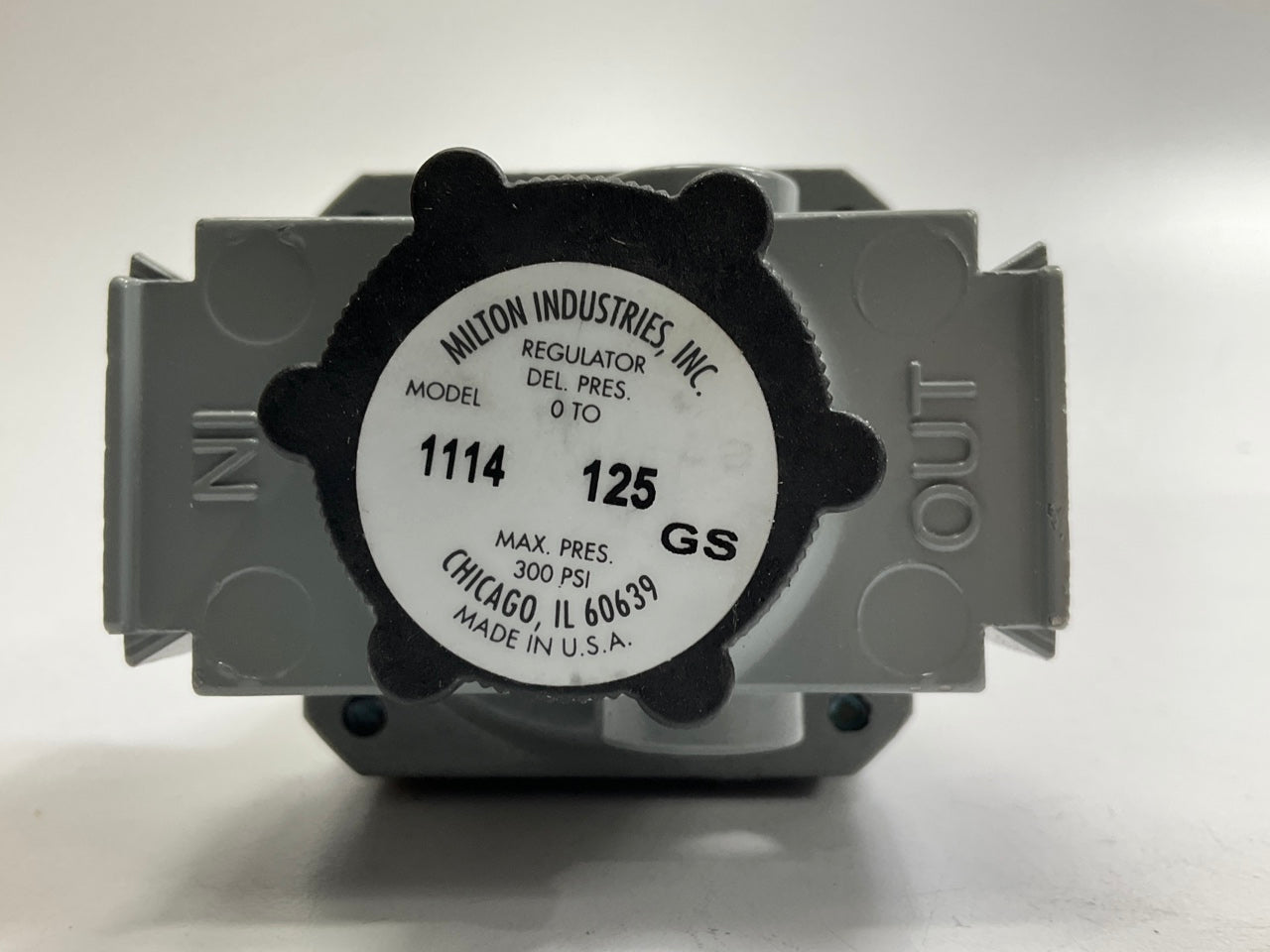 Milton 1114 3/8'' NPT Standard Pressure Air Regulator