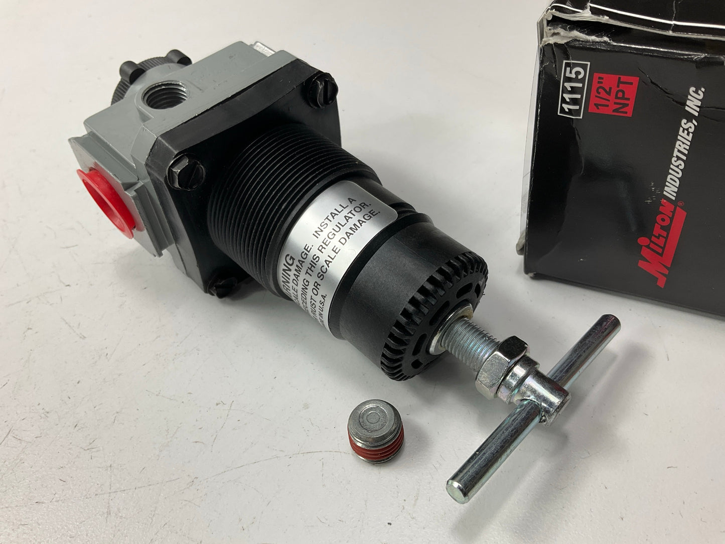 Milton 1115 1/2'' NPT Air Regulator, 0-125 PSI,  Max 300 PSI