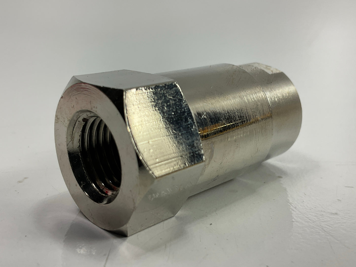 Milton 1470 1/4'' FNPT Lock On Air Chuck (1/4'' Female NPT), Hands Free Inflation