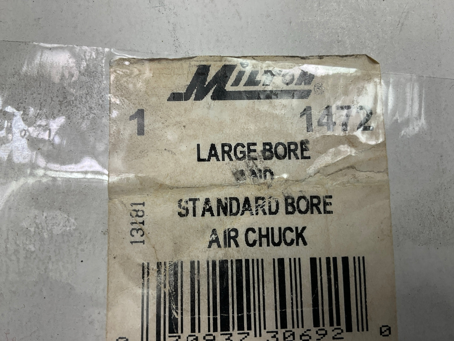 Milton 1472 1/4'' FNPT Dual Foot Air Chuck