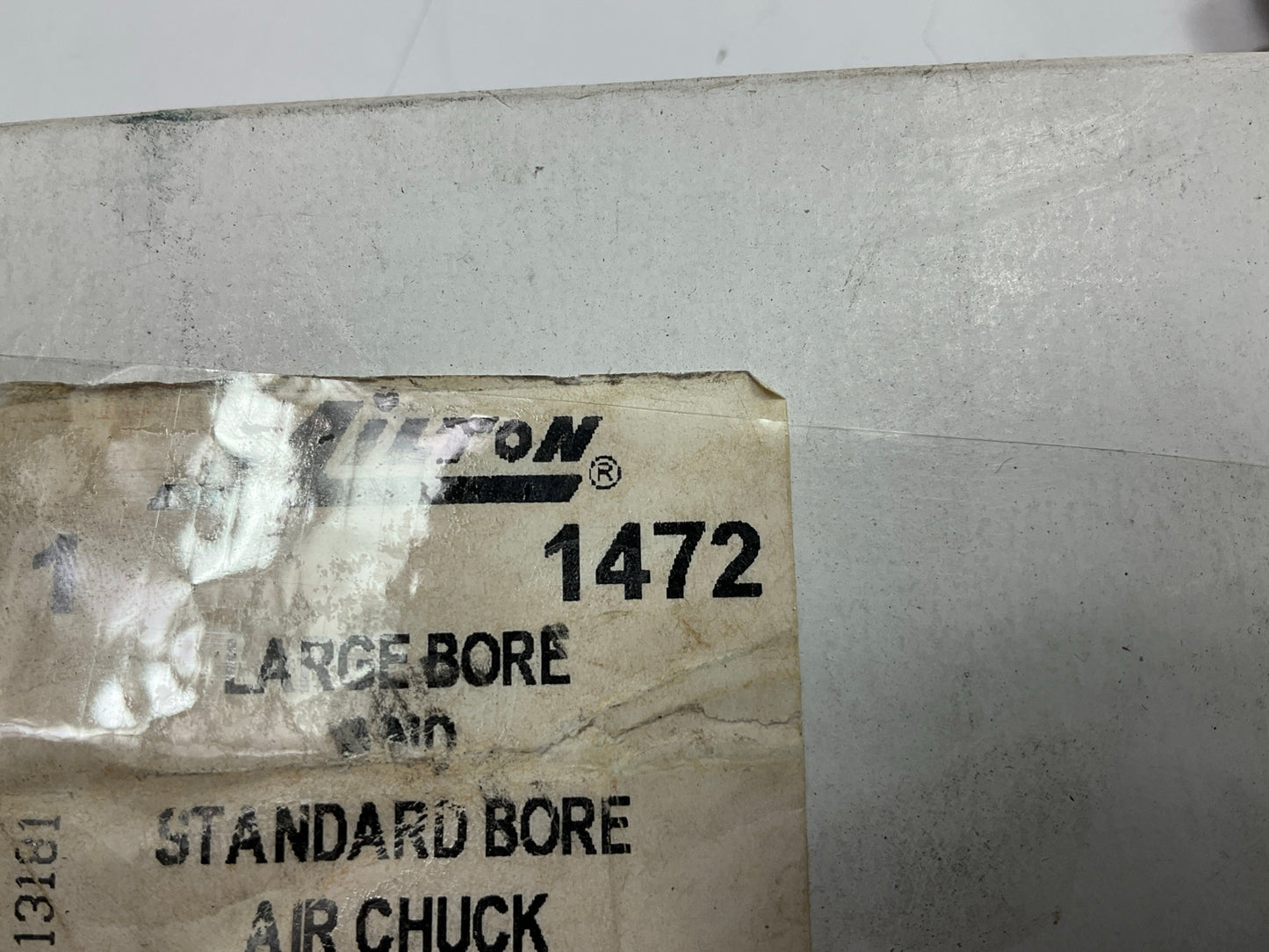 Milton 1472 1/4'' FNPT Dual Foot Air Chuck